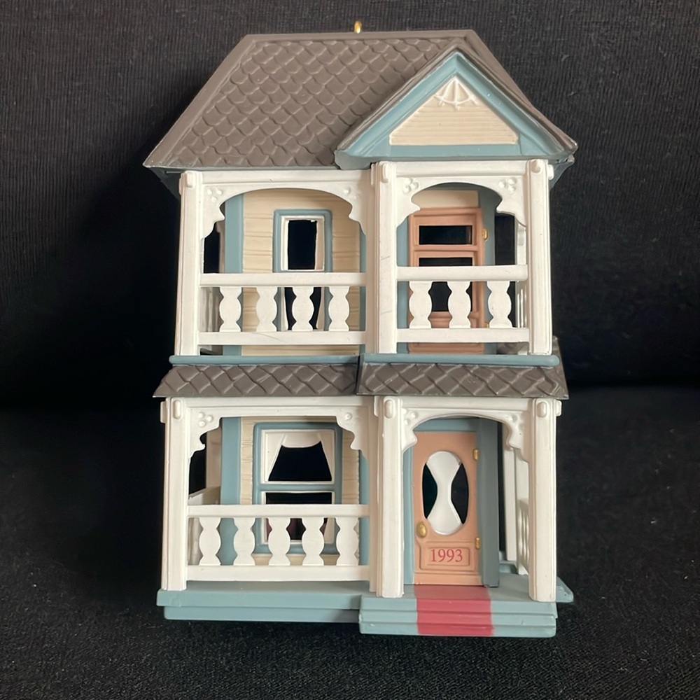 Hallmark Nostalgic Houses and Shops 1993